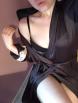 Femme aimant la lingerie pour homme coquin