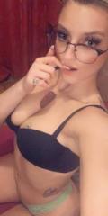 Cassy Française 19 ans à Genève