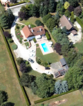 VILLA/MAISON (F6) - 265 m2  +  PARC ARBORE - 28 ARES  avec Piscine et dépendances