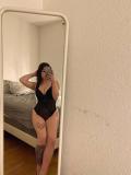 Lena coquine espagnole piercing au sein reçoit à Genève