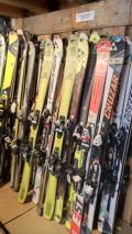 600 paires de skis et shoes occasion F-H-Kids à Leysin